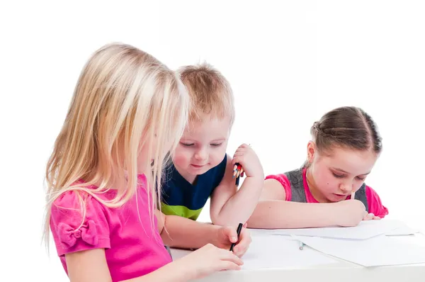 Niños dibujando con lápices —  Fotos de Stock