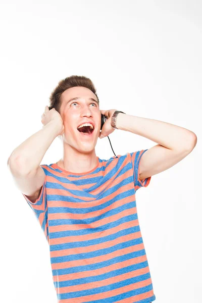 Man listens to music on headphones — Stock Photo, Image