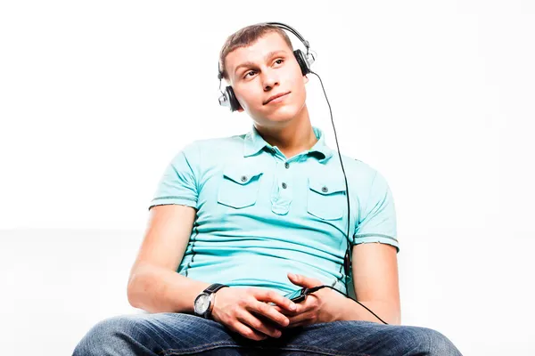 Man listens to music on headphones — Stock Photo, Image