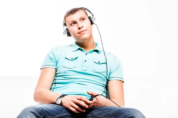 Man listens to music on headphones — Stock Photo, Image