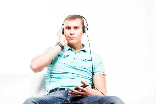 Man listens to music on headphones — Stock Photo, Image