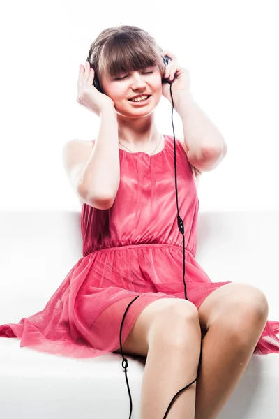 Woman listening to music on headphones — Stock Photo, Image