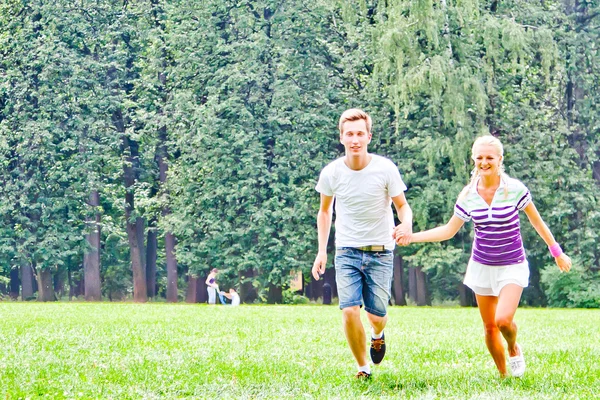 Man and woman jumping in the park — Stock Photo, Image