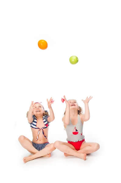 Dvě dívky v plavkách — Stock fotografie