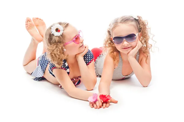 Due ragazze in costume da bagno — Foto Stock