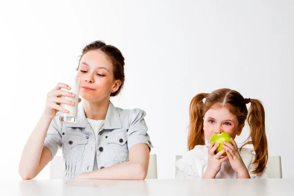 Girl with apple and milk — Stock Photo, Image