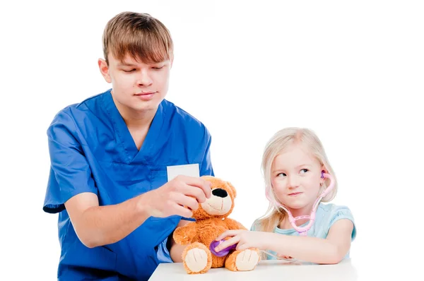 Niño al médico —  Fotos de Stock