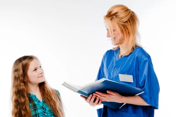 Enfant chez le médecin — Photo