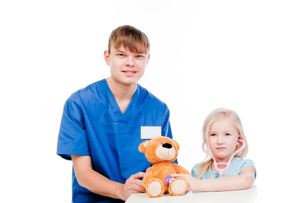 Niño al médico —  Fotos de Stock