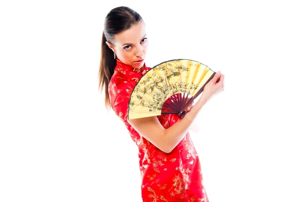 Vrouw in een rode chinese jurk — Stockfoto