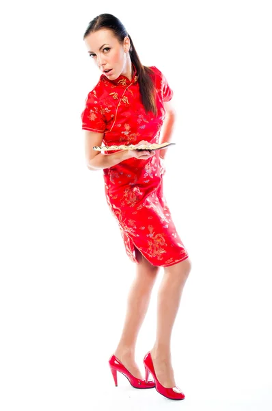 Frau in einem roten chinesischen Kleid — Stockfoto