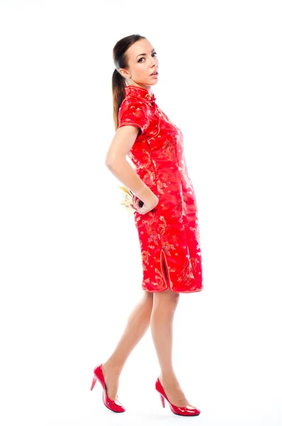 Frau in einem roten chinesischen Kleid — Stockfoto