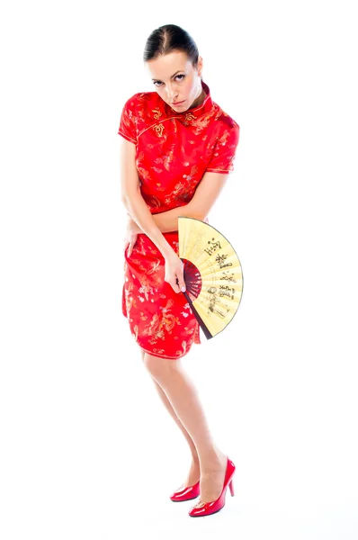 Kvinna i en röd kinesisk klänning — Stockfoto