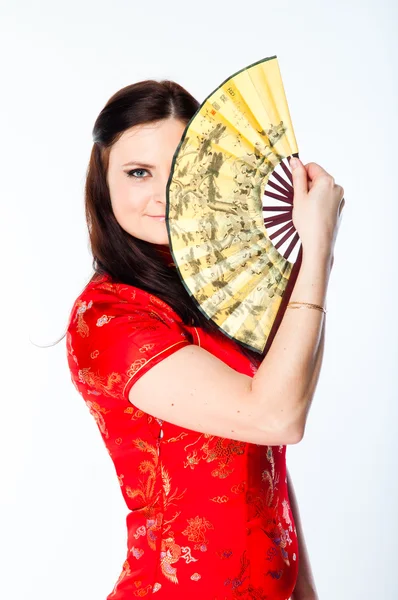 Mujer en un vestido rojo chino — Foto de Stock