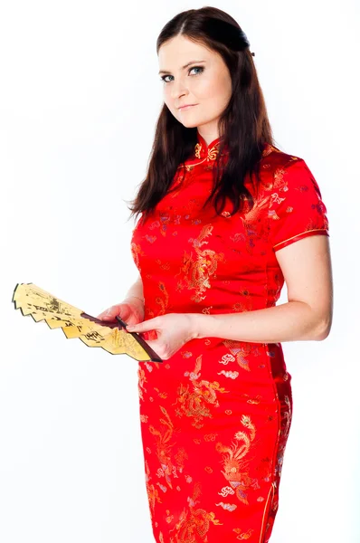 Frau in einem roten chinesischen Kleid — Stockfoto