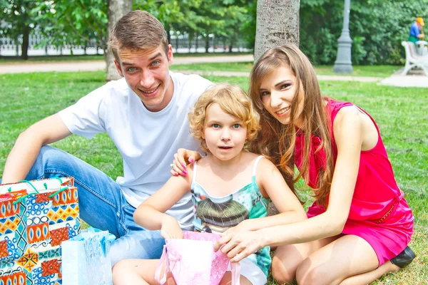 Família no parque — Fotografia de Stock