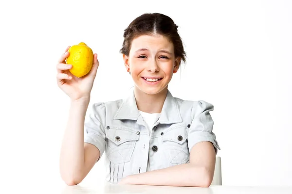 Girl with lemon — Stock Photo, Image
