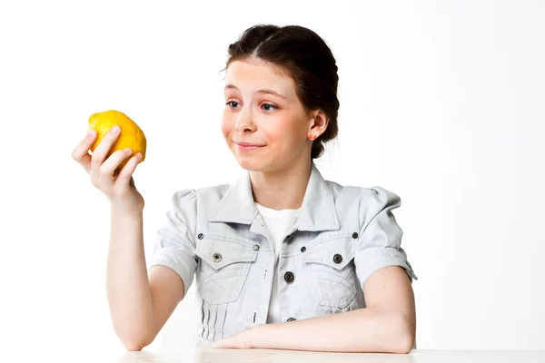 Girl with lemon — Stock Photo, Image