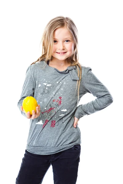 Dziewczyna z cytryną — Zdjęcie stockowe