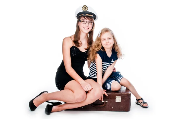 Two girls with suitcase — Stock Photo, Image