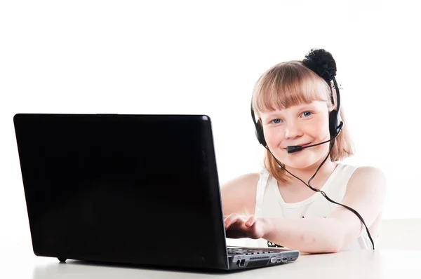 Meisje met een laptop en headset — Stockfoto