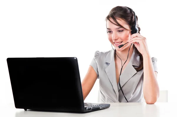 Chica con un ordenador portátil y auriculares — Foto de Stock