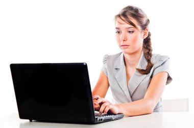 Dizüstü bilgisayarlı kız