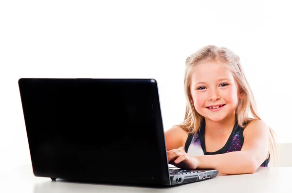 Menina com um laptop — Fotografia de Stock