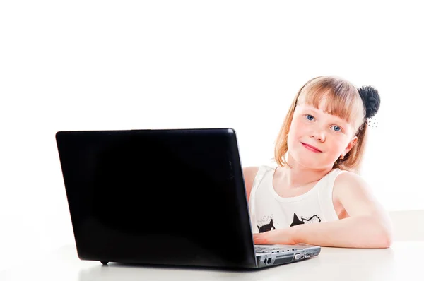 Menina com um laptop — Fotografia de Stock