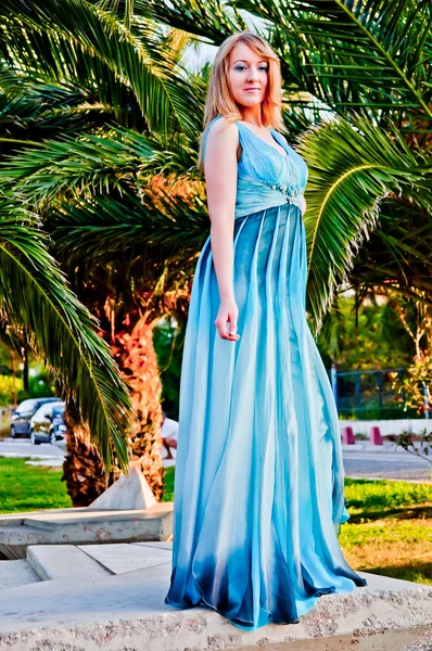 Portrait of young woman — Stock Photo, Image