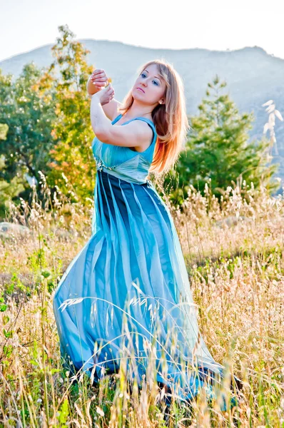 Portrait of young woman — Stock Photo, Image