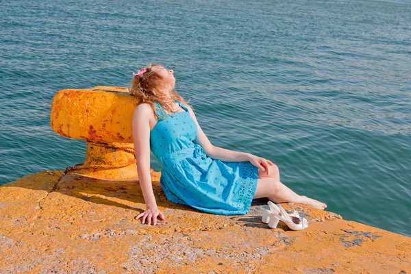 Portrait of young woman — Stock Photo, Image