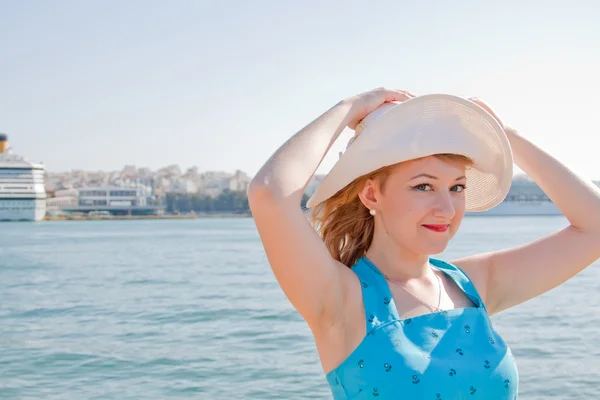 Portrait of young woman — Stock Photo, Image