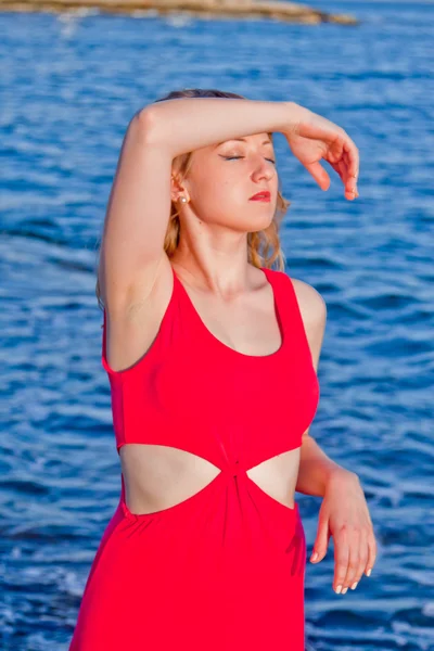 Portrait of young woman — Stock Photo, Image