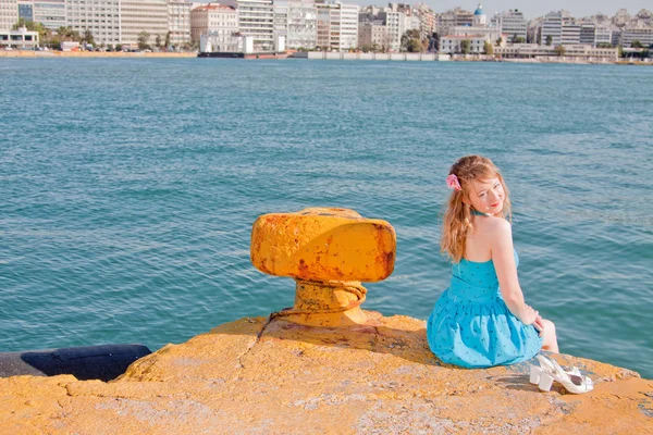 Portret van een jonge vrouw — Stockfoto