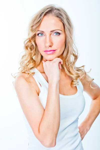 Portrait of young woman — Stock Photo, Image