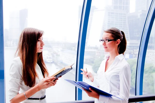 Two business women — Stock Photo, Image