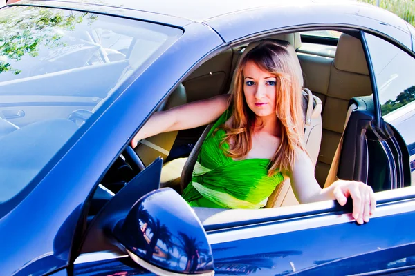 Nő az autóban — Stock Fotó
