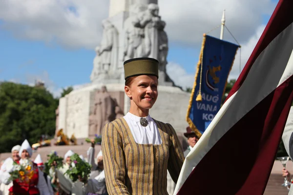 RIGA, LATVIA - JULY 07: People in national costumes at the Latvi — Stock Photo, Image