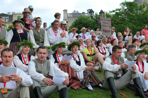 Riga, Lettország - július 06: népviselet: a latvi ember — Stock Fotó