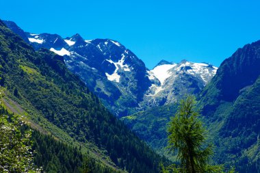 tipik İtalyan dağ manzarası