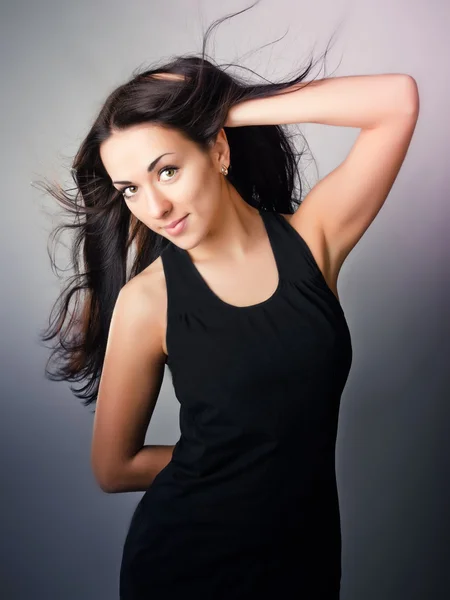 Mooie sexy brunette meisje. verticale portret — Stockfoto