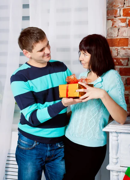 Young couple exchange gifts — Stock Photo, Image