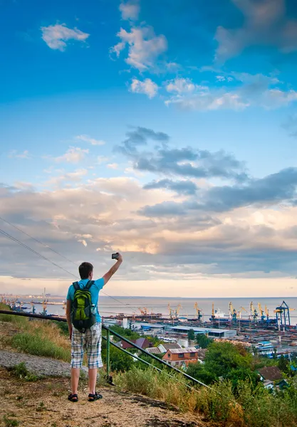 Young guy traveler looking view of the sea port — Stock Photo, Image