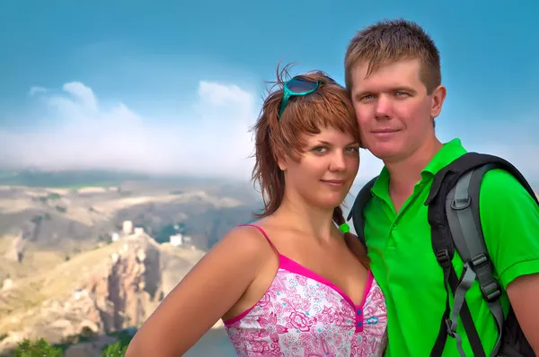 Attractive young couple on vacation — Stock Photo, Image