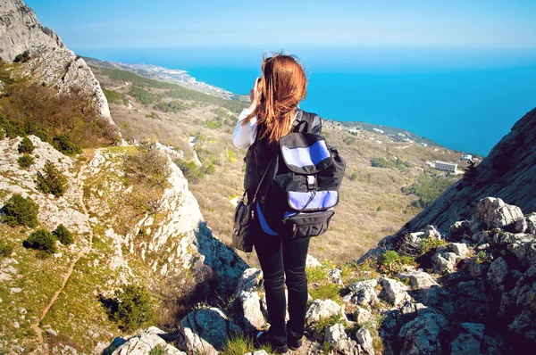 Portrait of a young girl tourist in mountains — Stock Photo, Image