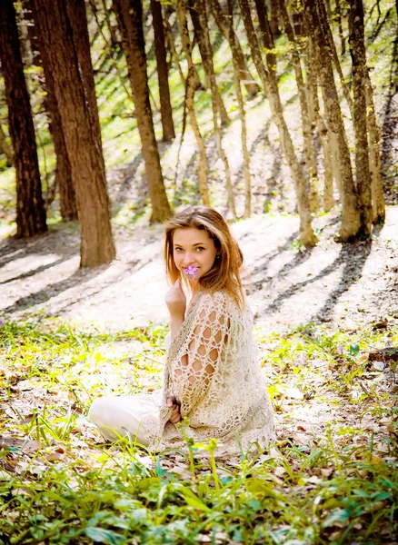 Portrait of a smiling young girl resting in the forest — Stock Photo, Image