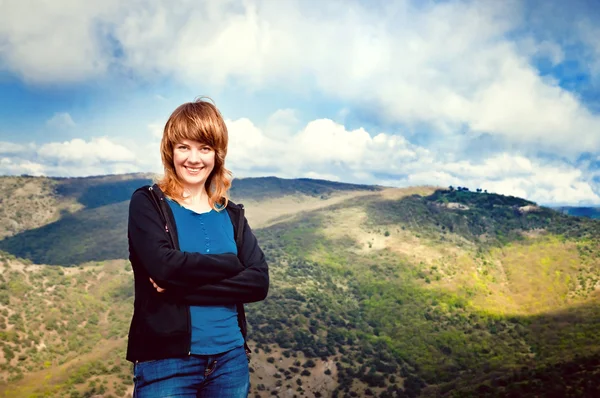 Young smiling woman tourist in mountains — Stock Photo, Image