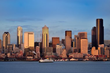 hamilton Parkı'ndan görüntülendi alacakaranlıkta Seattle şehir manzarası