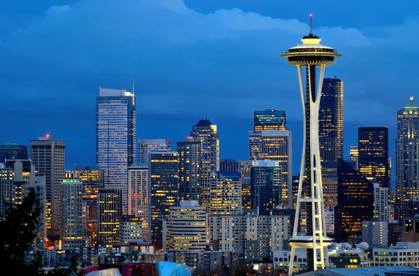 Seattle Aguja espacial al atardecer vista desde el parque Kerry Fotos de stock